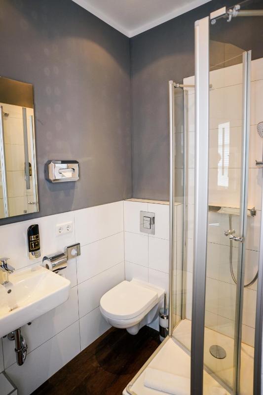 Small Single Room image 3