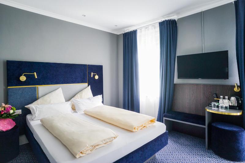 Standard Double Room image 3