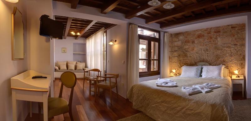 Suite with Spa Bath image 3