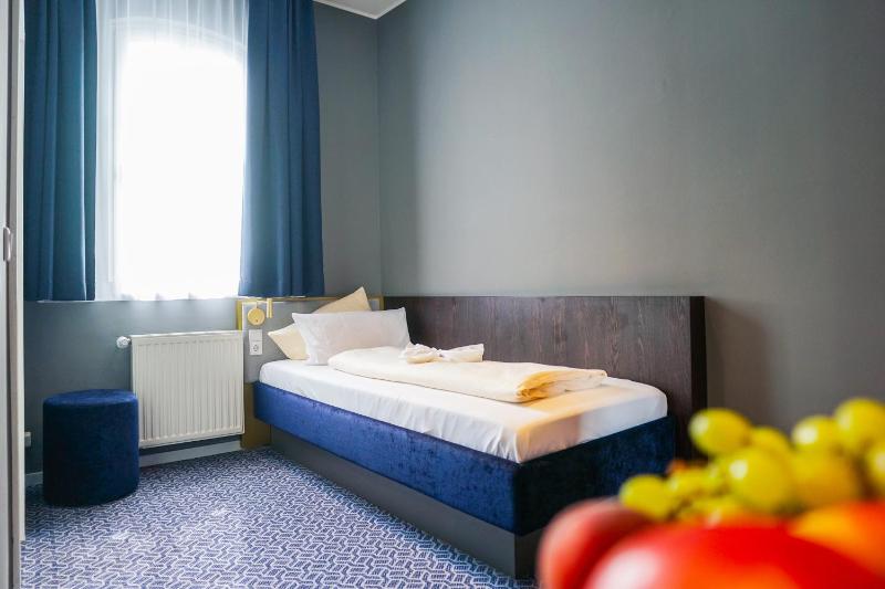 Small Single Room image 4