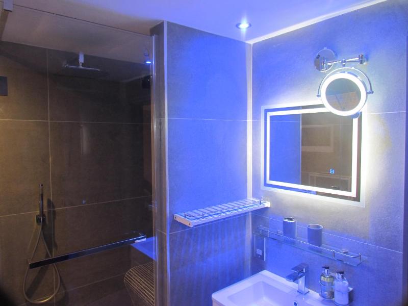 Double Room with Private Bathroom image 2