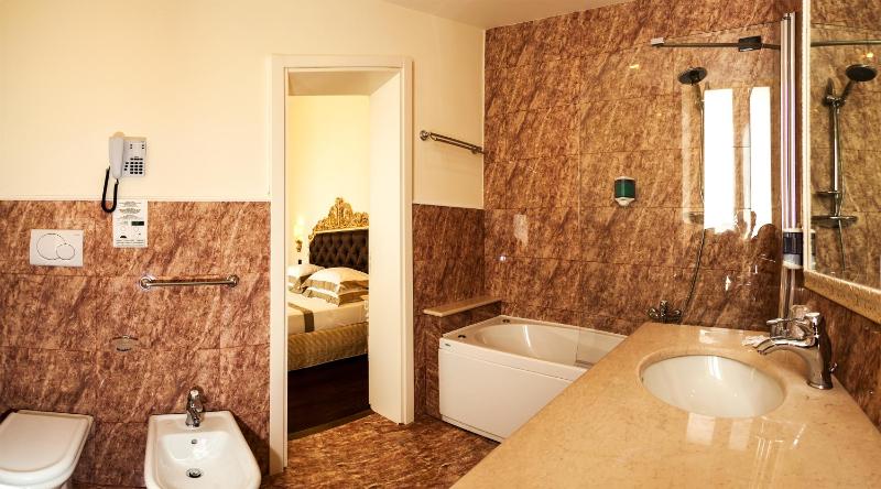 Suite (2 Adults) image 4