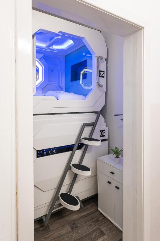Single Room image 3