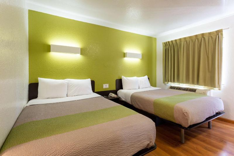Double Room - Disability Access - Non-Smoking image 3