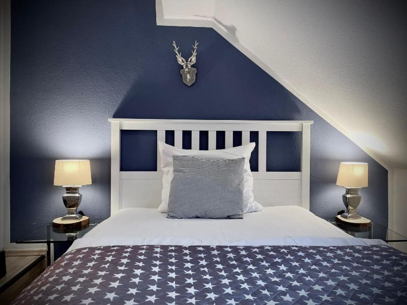 Basic Double Room image 2