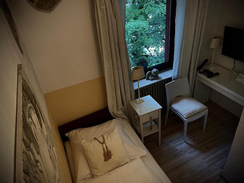 Economy Single Room image 2