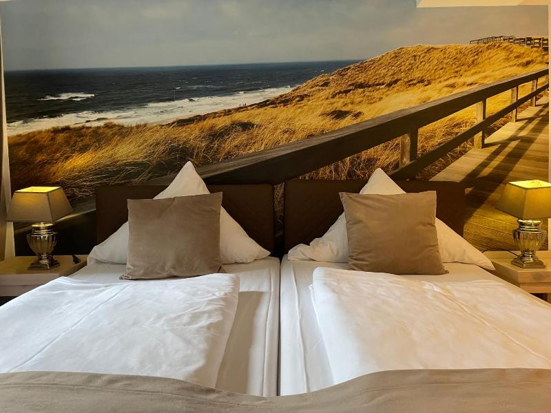Standard Double Room image 3