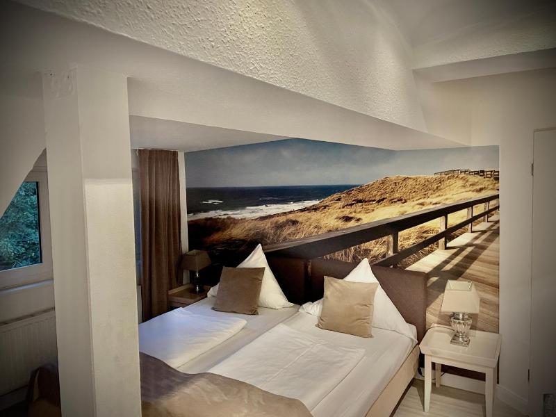 Standard Double Room image 4