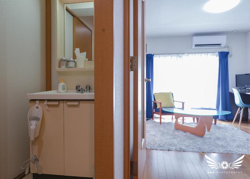 Minoshima Apartment 401 - image 3