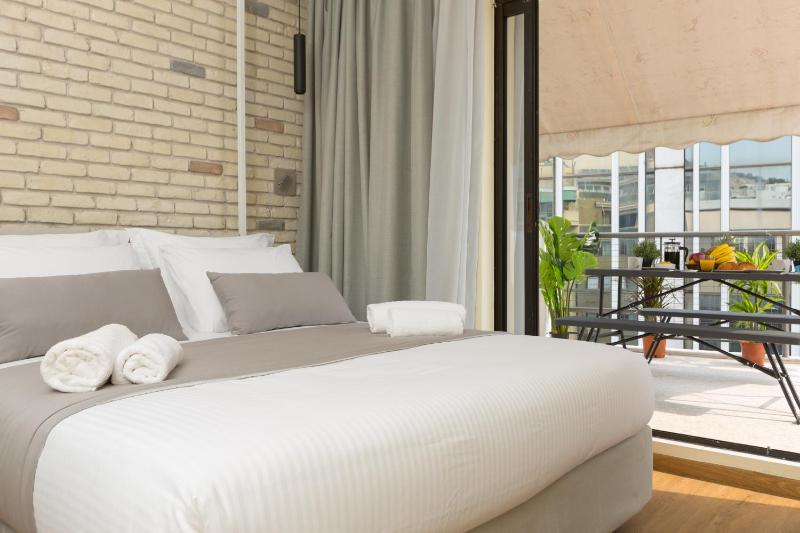Hotel @Syngrou Fix - image 7