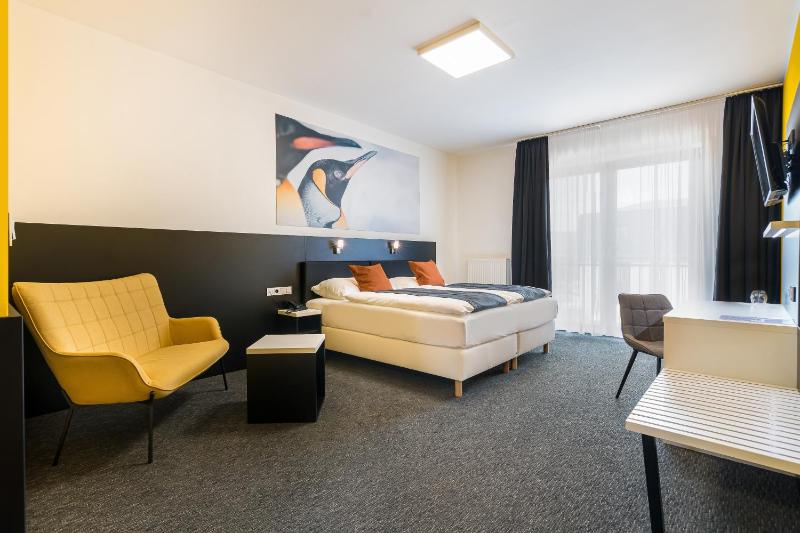 Plus Double or Twin Room image 3