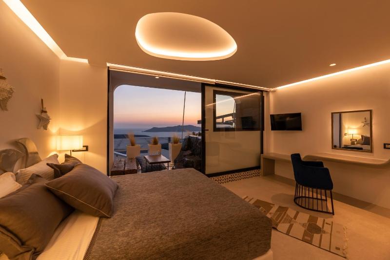 Deluxe Suite with Sea View image 4