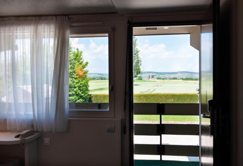 Double Room image 3