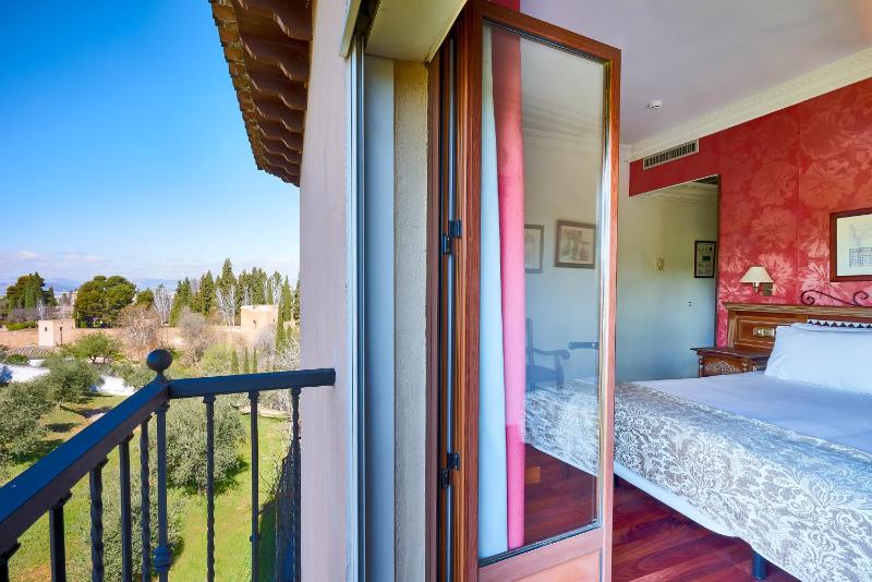 Double Room with Alhambra View image 4