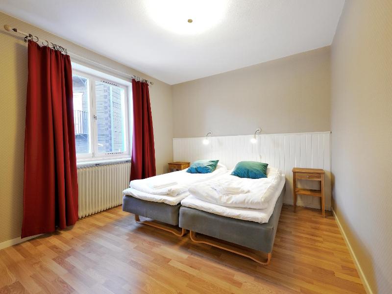 One-Bedroom Apartment image 2