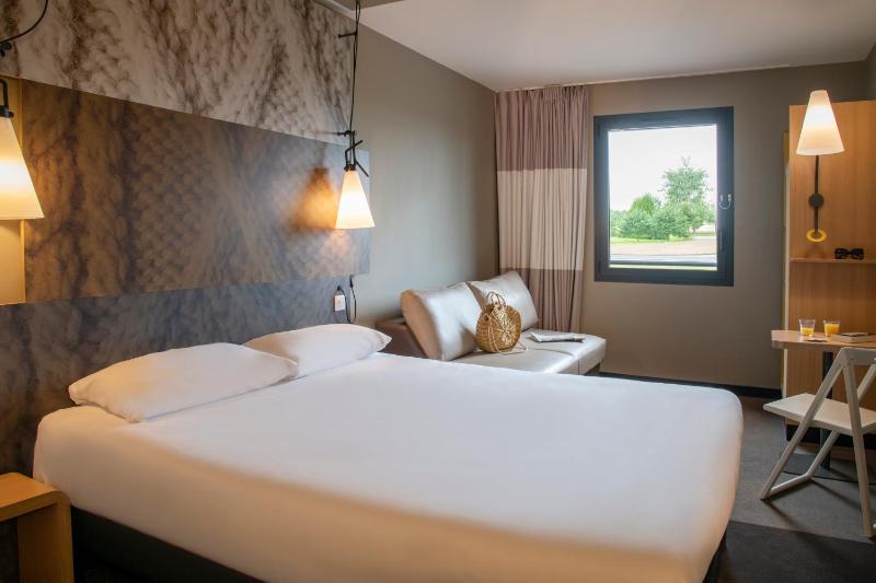 Family Room with One Double Bed and Sofa Bed image 2