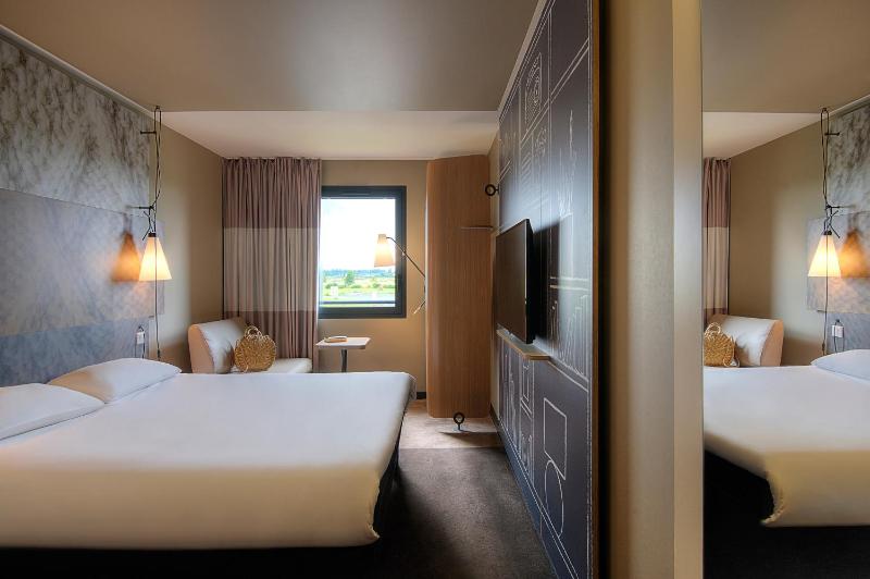 Standard Double Room image 1