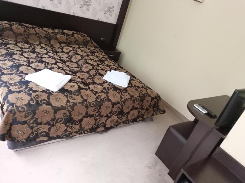 Deluxe Double Room with Bath image 2