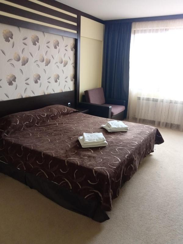 Double Room with Pool View image 1