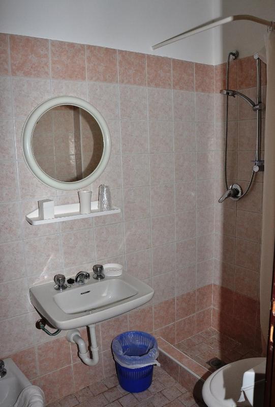 Double or Twin Room image 4