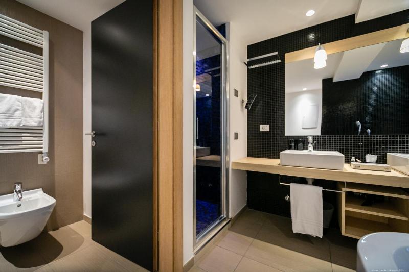 Suite with Hot Tub and Calidarium (Roman Bath) image 3