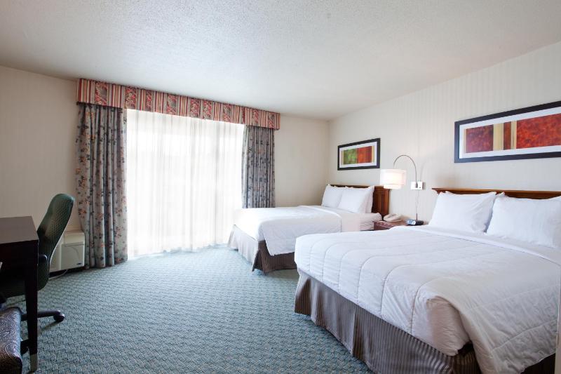 Queen Room with Two Queen Beds and Balcony - Accessible/Non smoking image 2