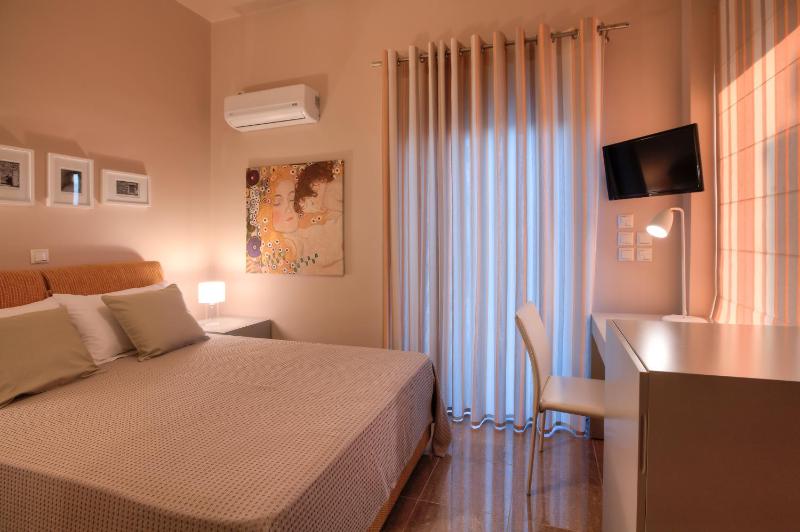 Deluxe Suite with Sea View image 2