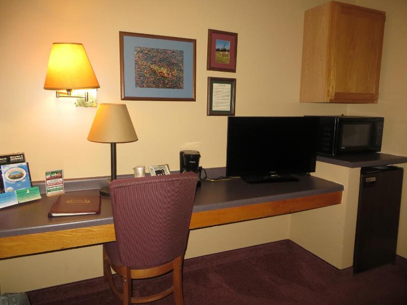 Queen Room with Two Queen Beds - No Elevator Access image 3
