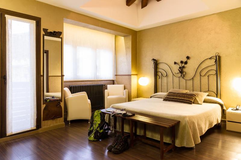 Superior Double Room - No Pet Friendly image 1