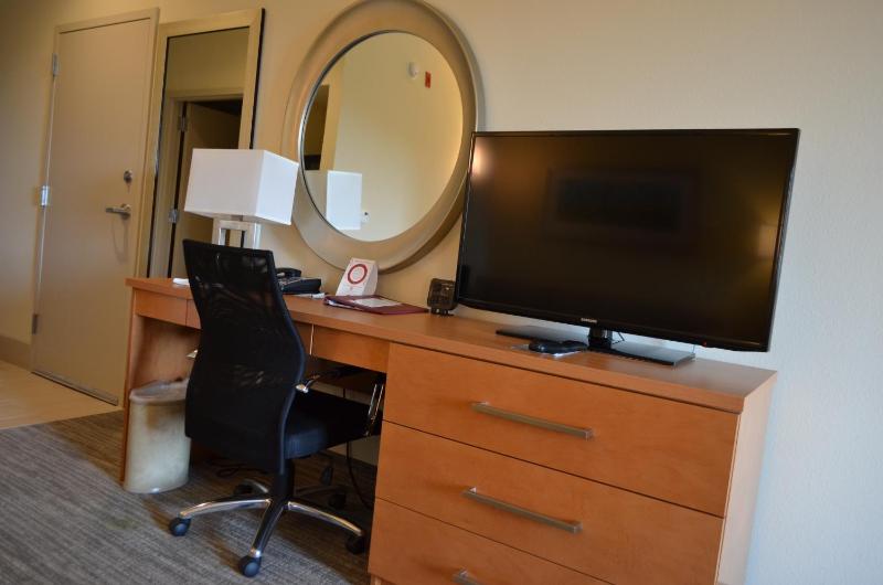 King Suite - Non-Smoking image 4