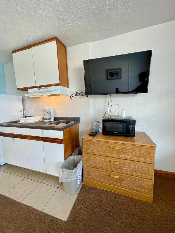Family Room image 2