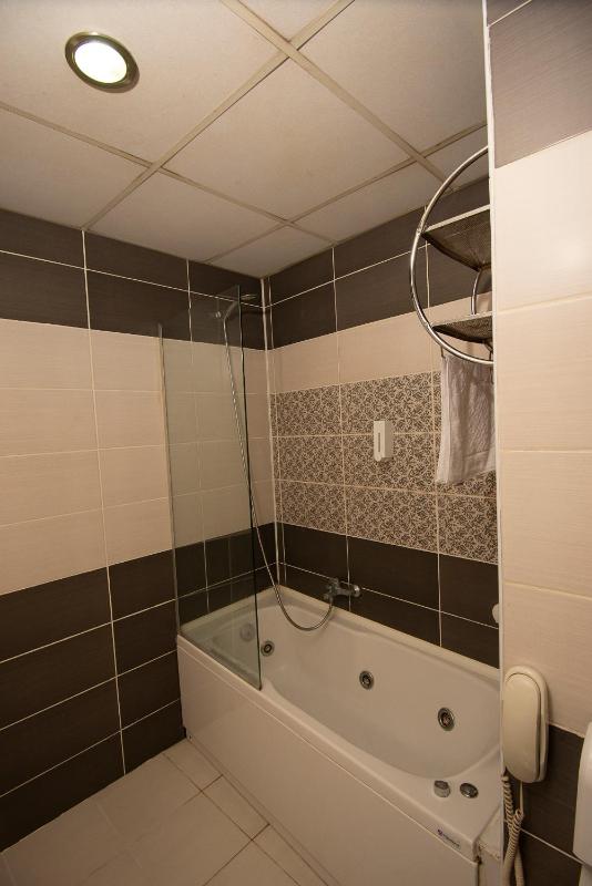 Superior Twin Room image 4