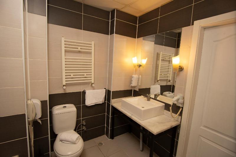 Superior Twin Room image 2