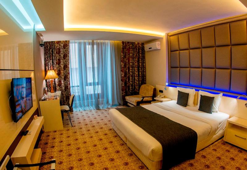 Deluxe Double or Twin Room image 1