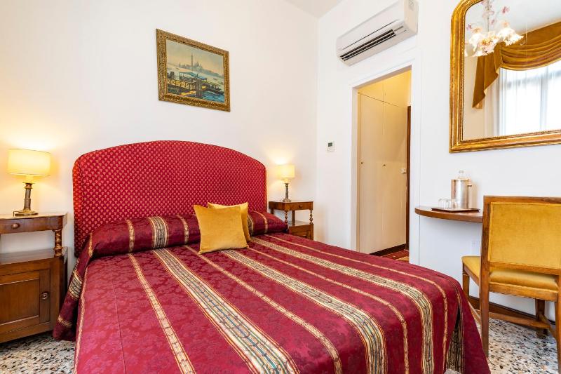 Small Double Room image 1