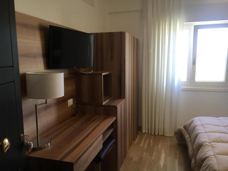 Double Room with Park View image 2