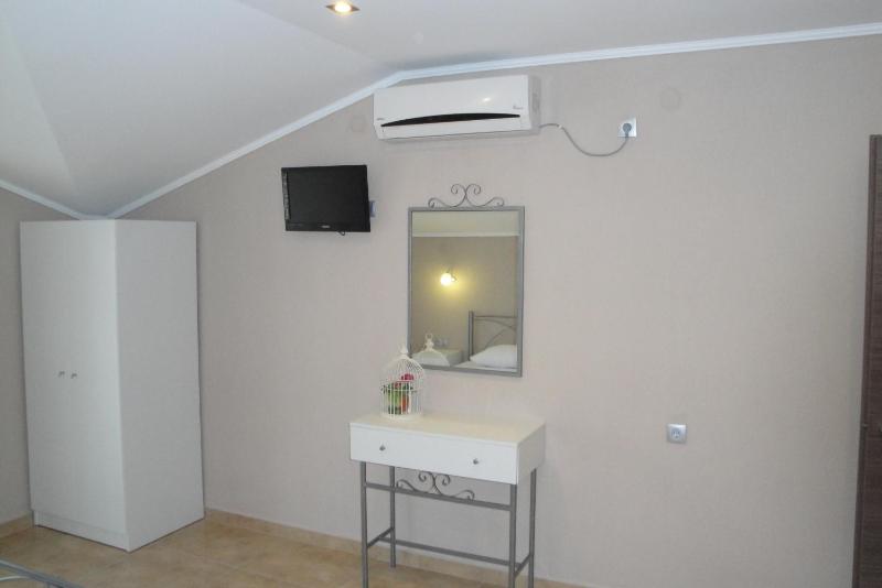 Two-Bedroom Apartment (4-5 Adults) image 2