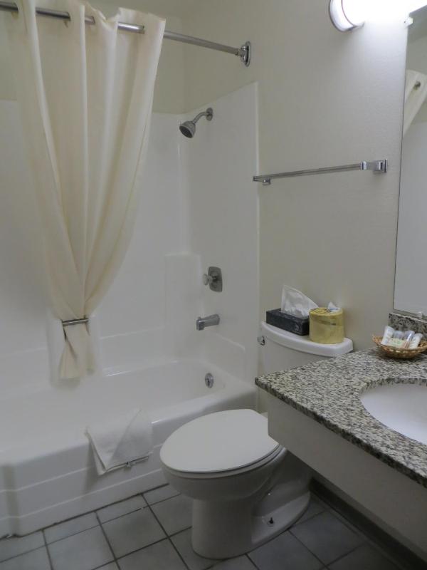Double Room with Two Double Beds - Smoking image 3