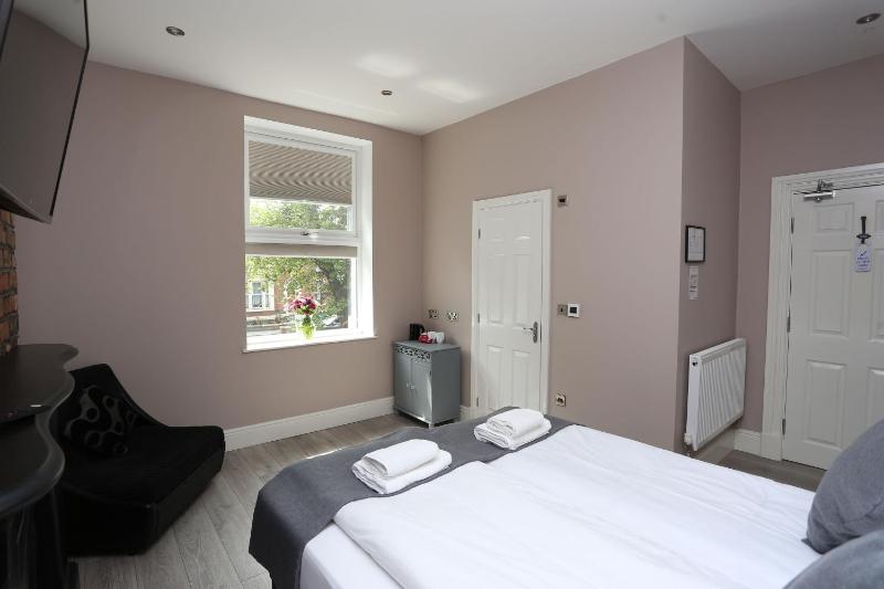 Double Room image 4