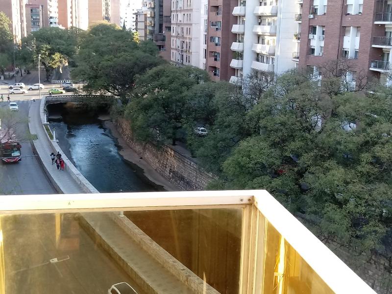 hermoso Dpto. sobre La cañada en el centro de Córdoba capital-Argentina - image 6