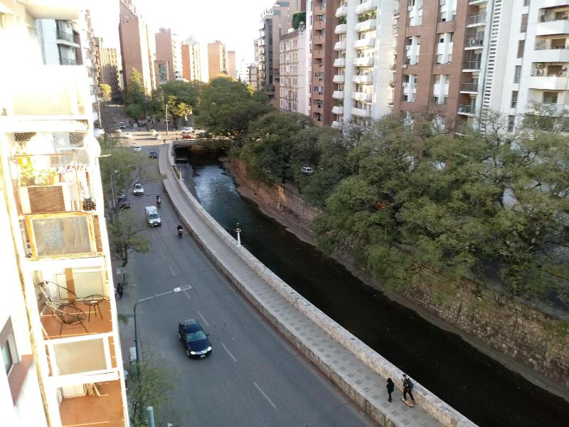 hermoso Dpto. sobre La cañada en el centro de Córdoba capital-Argentina - image 4