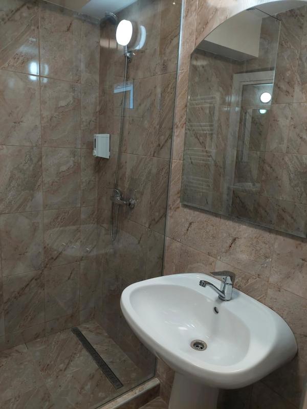 Double Room with Balcony image 2