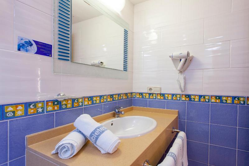 Superior Two-Bedroom Apartment (4 Adults) image 2