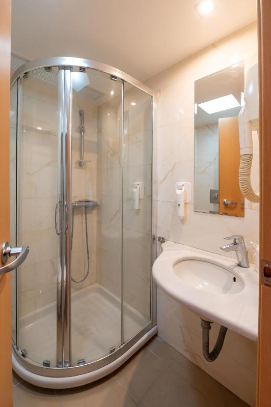 Single Room image 4