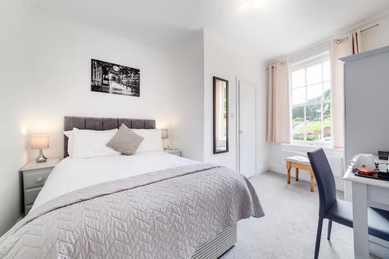 Economy Double Room image 1