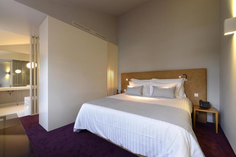 Deluxe Double Room image 1