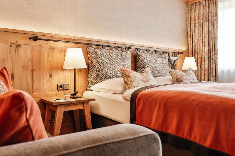 Standard Room with Balcony image 4