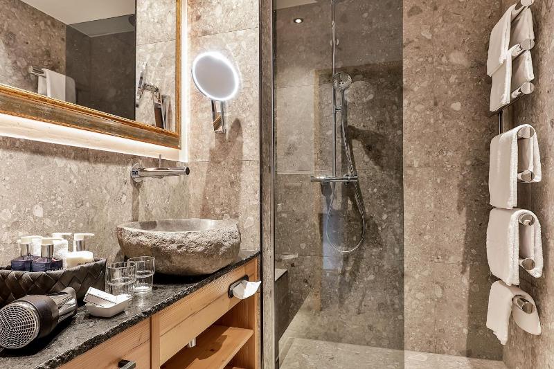 Standard Room with Balcony image 3