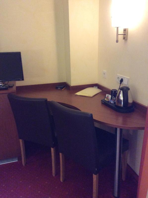 Small Double or Twin Room image 2