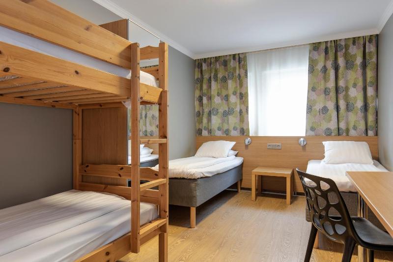 Family Room with Shared Bathroom (4 Adults) image 4